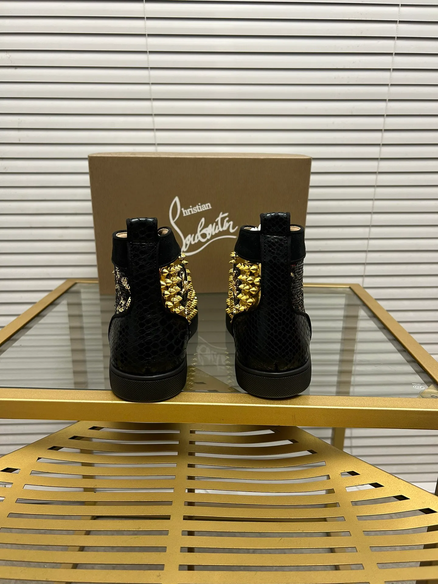(Customized model) Ex-factory price is 560. christian louboutin (CL red sole shoes) counter series, casual sneakers for couples 📢 📢 📢 Exclusive hot style release 🎈🎈💪 Movable latex feet 👻 Finished outsole line [Proud] 😝Female 35-40# Male 38#-46, global supply😝 [Top version]: Original imported genuine leather upper, top original leather lining, original molded TPU outsole, original 1:1 detail processing, original shoe last,